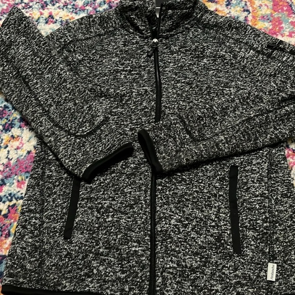 Women’s size small, avalanche, full zip - Picture 6 of 7